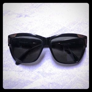 Sunglass dark green color